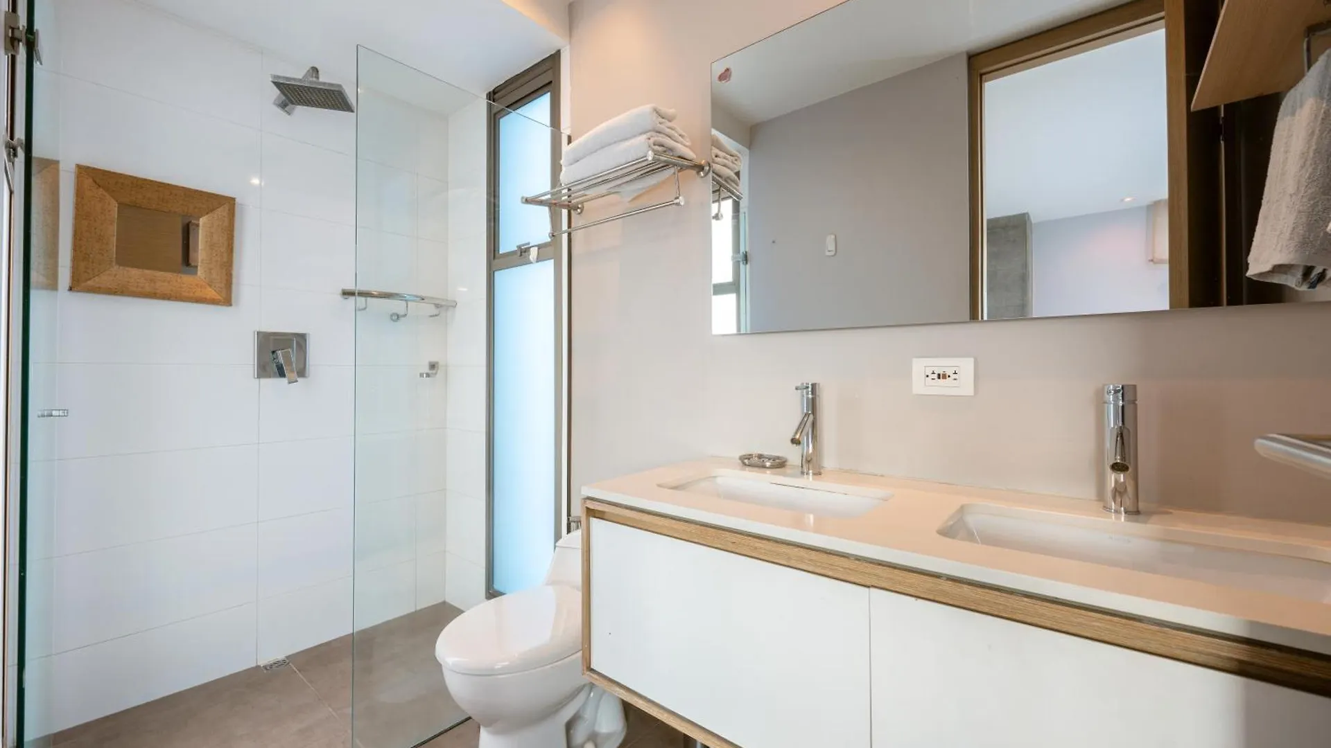 Penthouses Each With Private Sky Bar & Jacuzzi In ميديلين 0*,