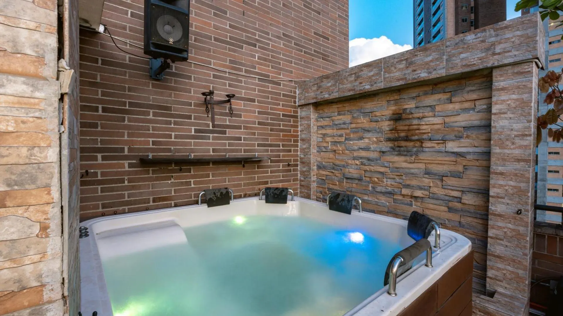 شقة Penthouses Each With Private Sky Bar & Jacuzzi In ميديلين