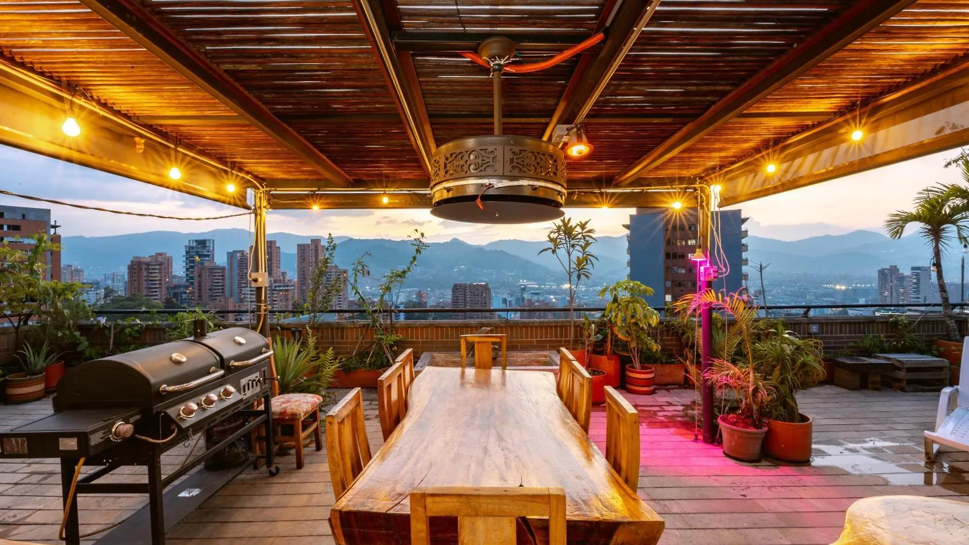 Penthouses Each With Private Sky Bar & Jacuzzi In ميديلين 0*,  كولومبيا