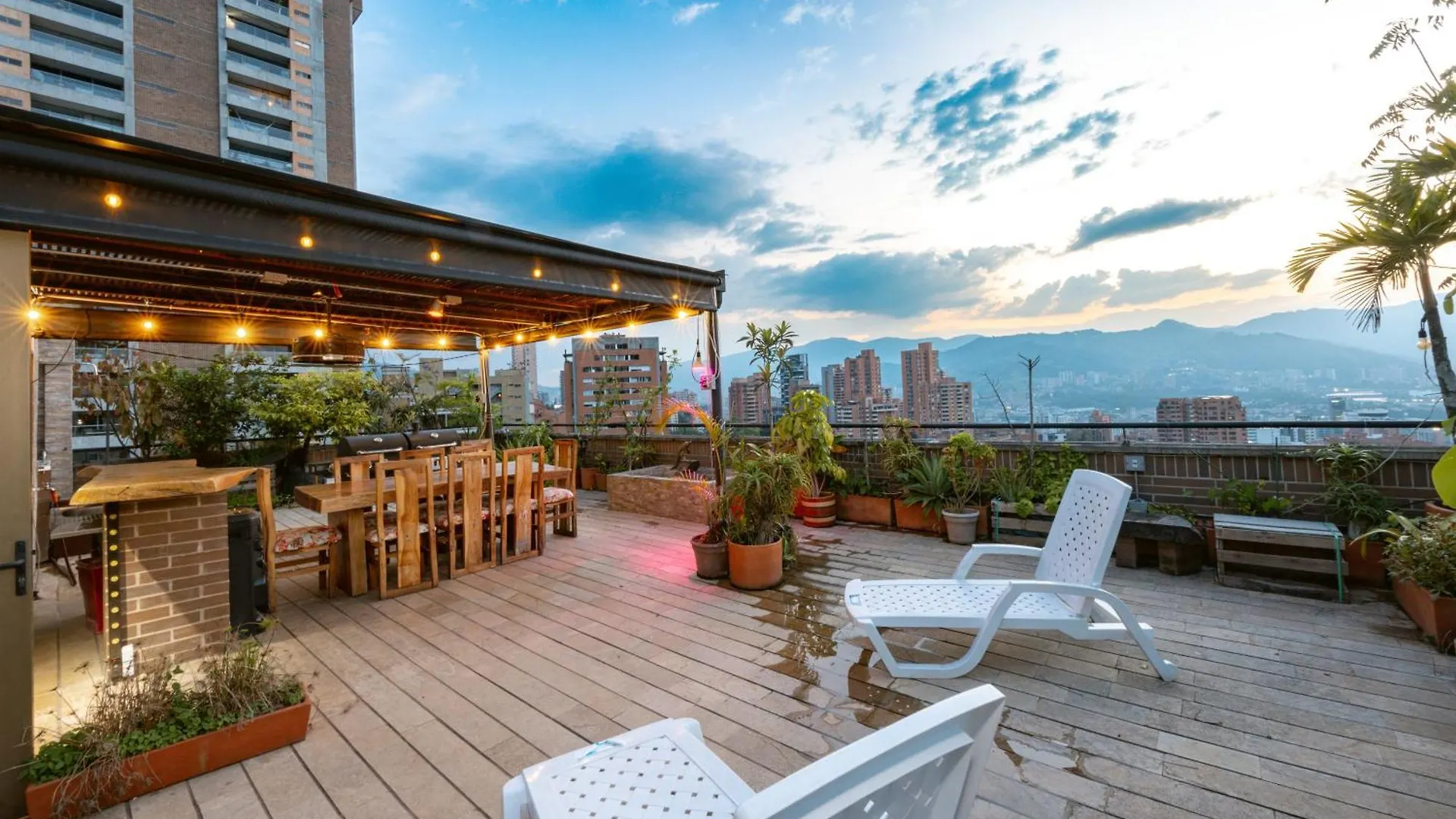 Penthouses Each With Private Sky Bar & Jacuzzi In ميديلين