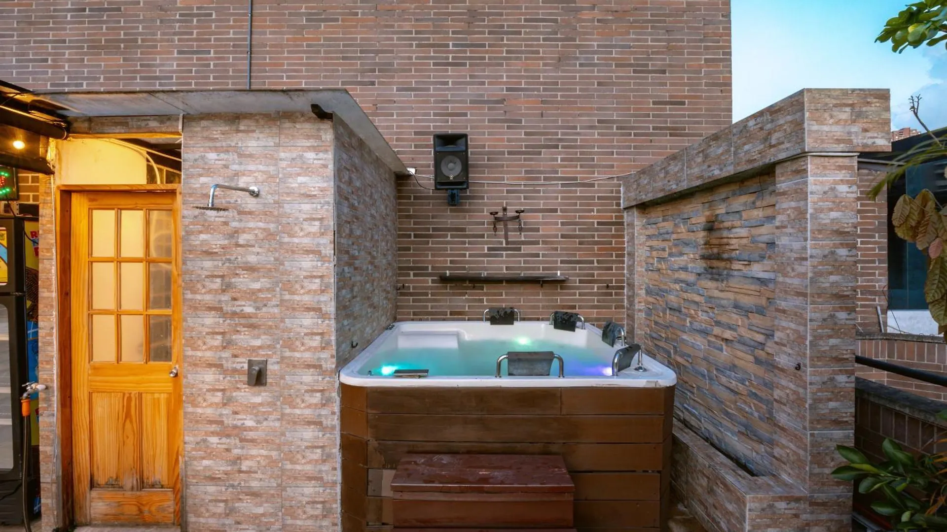 Apartment Penthouses Each With Private Sky Bar & Jacuzzi In Medellin