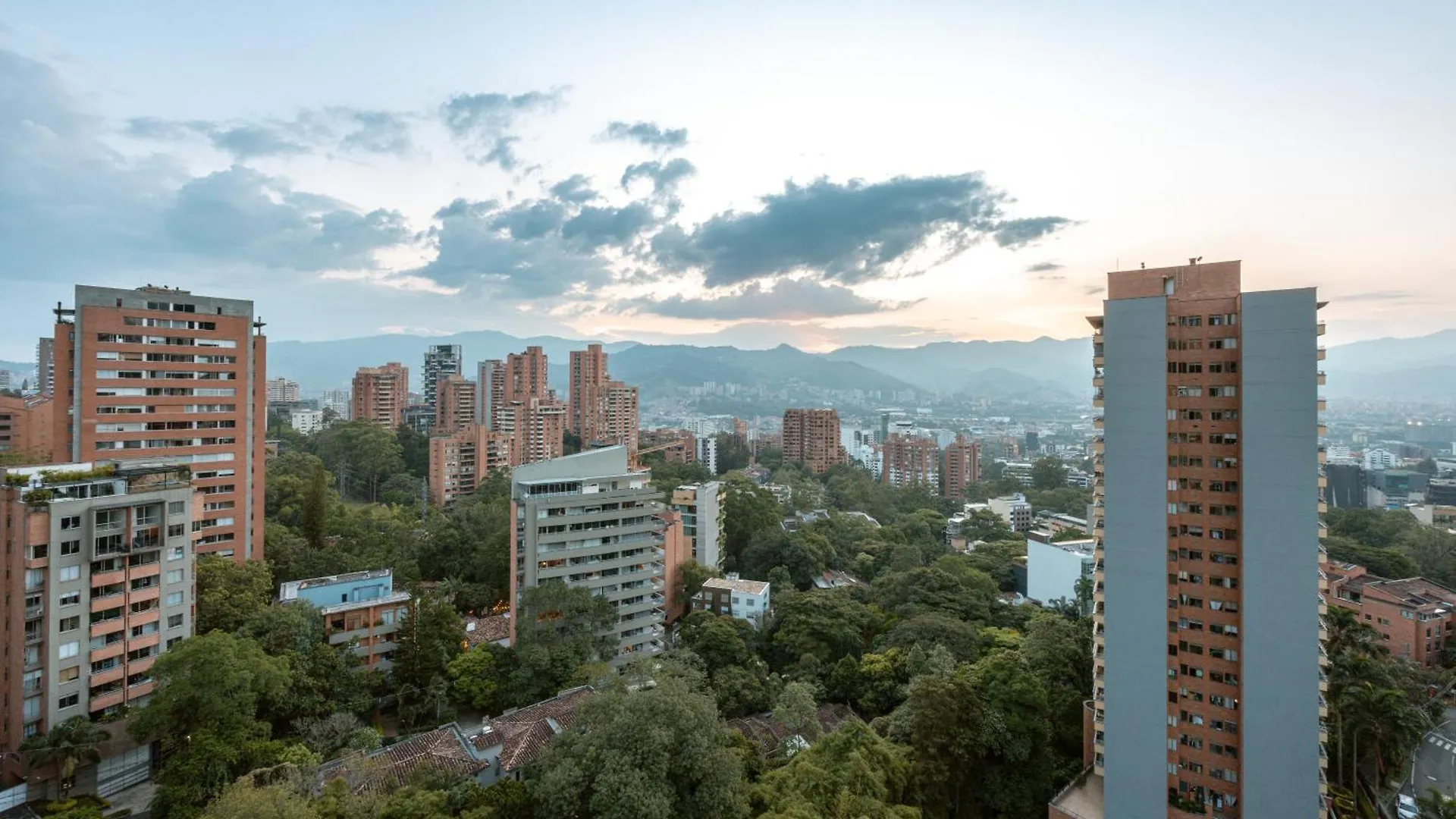 Penthouses Each With Private Sky Bar & Jacuzzi In Medellín 0*,
